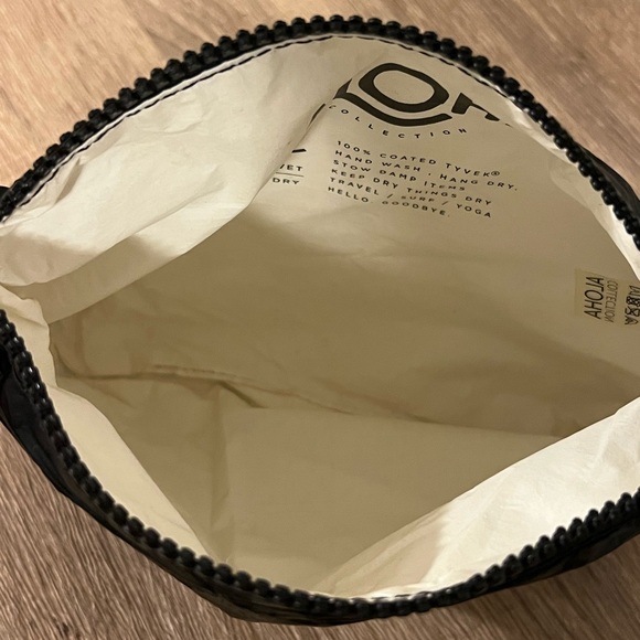 Aloha Collection Small Pouch - Picture 4 of 4